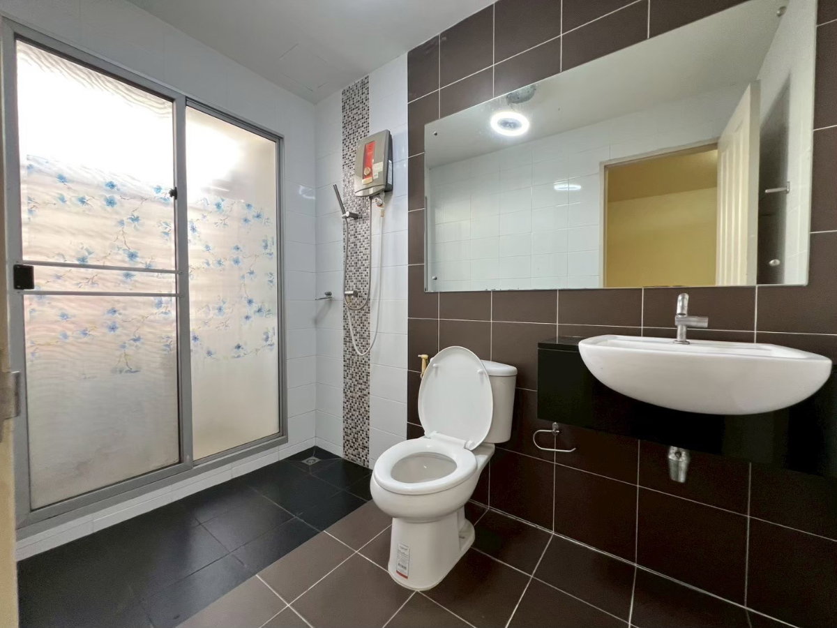 รูป ให้เช่า ทาวน์โฮม3ชั้น 4 ห้องนอน 3 ห้องน้ำ Town Plus Onnut 157 ตร.ม. ใกล้โรบินสัน-สุวรรณภูมิ เดินทางสะดวก พร้อมอยู่ 20,000/เดือน Line: @972hyzry - รูปที่ 10/17