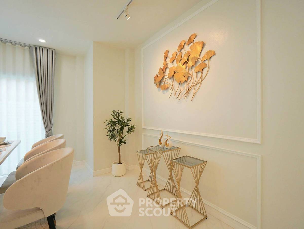 picture Spacious 3-BR 252 Sqm At Baan Suan Lalana Condominiums (ID 3183649) - 16/41