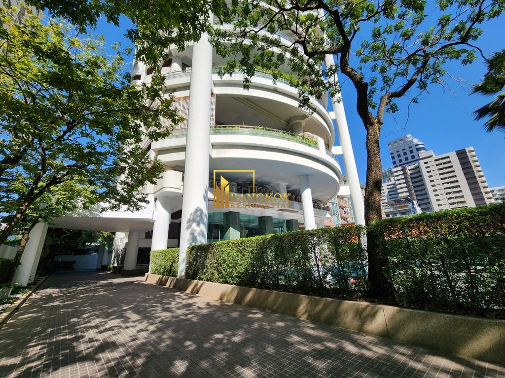 รูป Le Raffine 24 | Renovated 4 Bedroom Duplex Condo With Pool - BR62018CD - รูปที่ 31/32