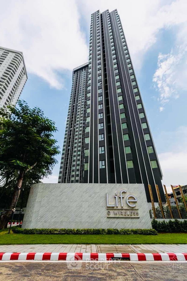 picture 1-BR Life One Wireless For Sale Near BTS Phloen Chit (ID 3179701) - 3/27
