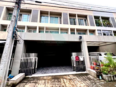 Townhouses for rent ม.เอแบค : 📌 For Rent 3-story Townhouse NOBLE CUBE PATTANAKARN 3 bedroom 3 bathroom