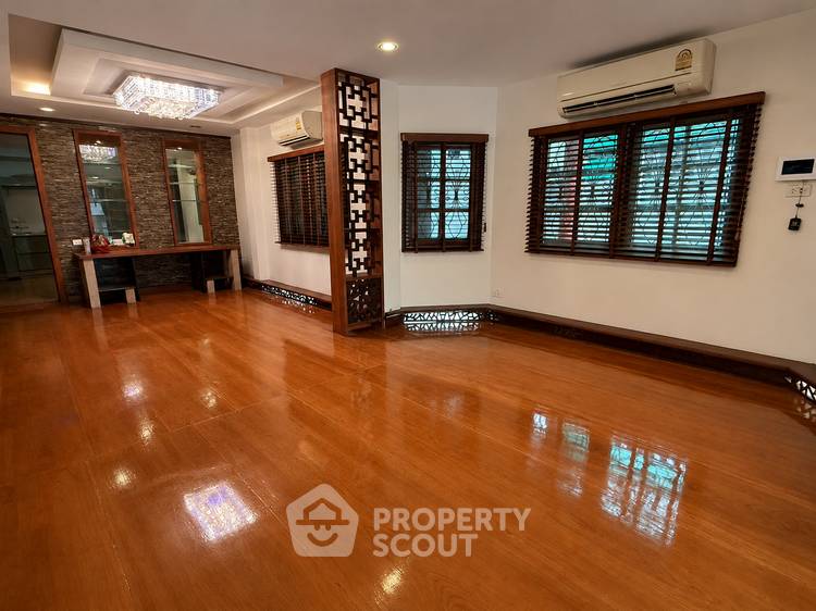 picture Pet-Friendly 4-BR 320 Sqm Ketsiri 2 Village, Saphan Sung (ID 3172097) - 3/20