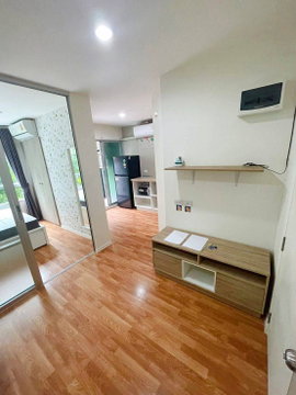 Condo for Sale: Lumpini Mix Theparak-Srinakarin. Fully furnished and ready to move in. near MRT Sri Thepa station and the expressway.