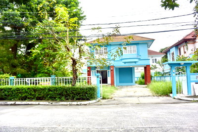 เช่าบ้านเดี่ยว ถนนสะพานนทบุรี-บางบัวทอง : ให้เช่า บ้านเดี่ยว 2ชั้น ย่าน ถนน 345   ฟื้นที่กว้างมาก จอดได้ 4 คัน ( ไม่รับสัตว์เลี้ยง )