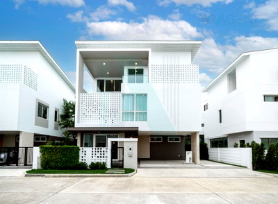 เช่าบ้านเดี่ยว ถนนศรีนครินทร์-ร่มเกล้า : 📌 ให้เช่าบ้านเดี่ยว 3 ชั้น เนอวานา แอบโซลูท กรุงเทพกรีฑา 4 ห้องนอน 4 ห้องน้ำ