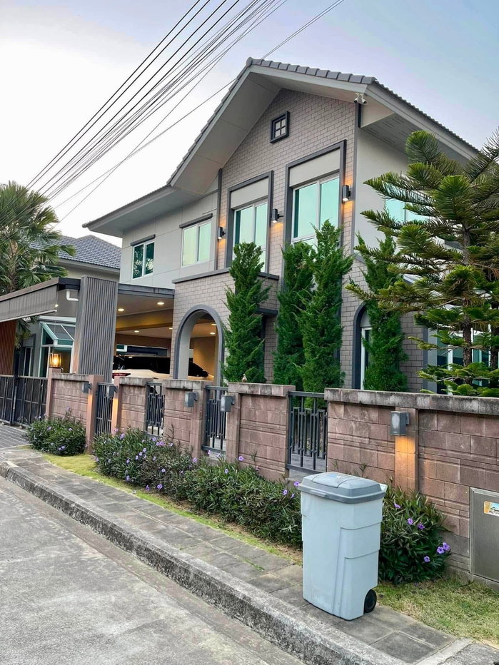 picture Luxury Homes in Laddarom Elegance, Ruamchok, Chiang Mai Provincial Hall, 2 Houses Available - 2/26