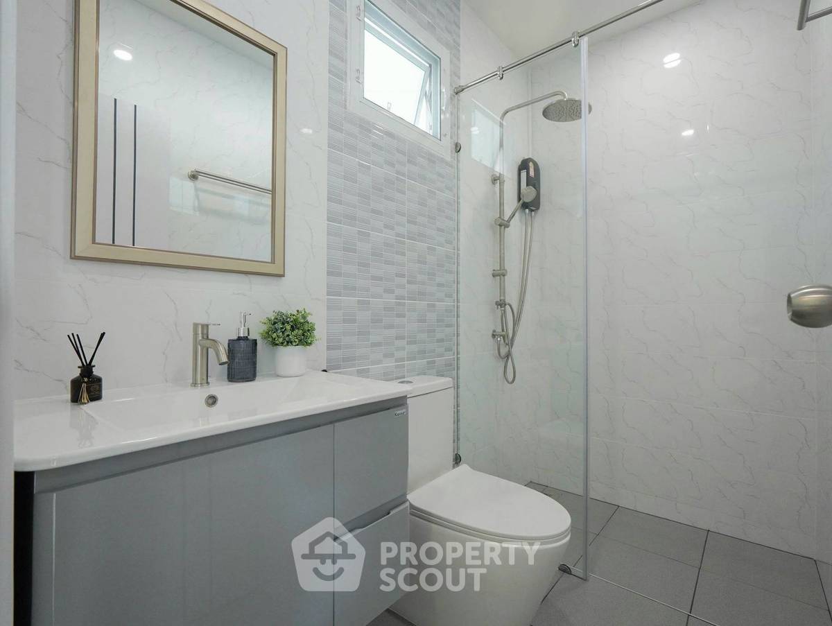 picture Spacious 3-BR 252 Sqm At Baan Suan Lalana Condominiums (ID 3183649) - 31/41