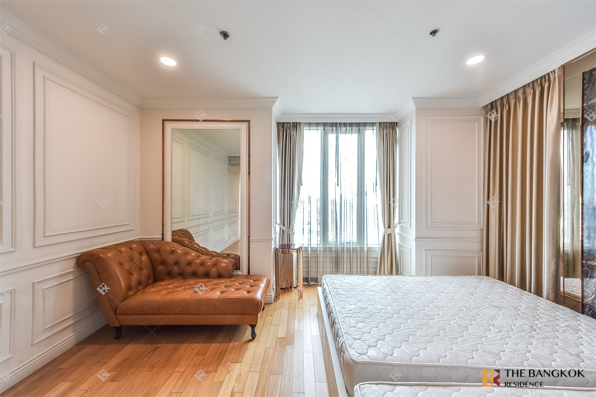 picture The Empire Place Beautiful Room, Good Condition - 1/10