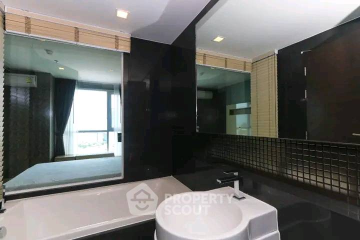 รูป คอนโด 1 ห้องนอน ชั้น 32 Rhythm Sathorn ใกล้ BTS สะพานตากสิน 300 ม. (ID 3182813) - รูปที่ 4/8