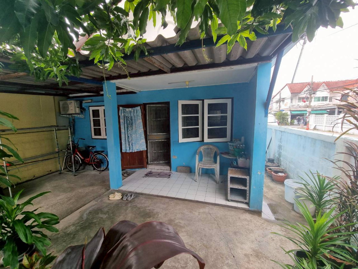picture Townhouse for sale, corner unit, located on Nawamin 74. - 8/28