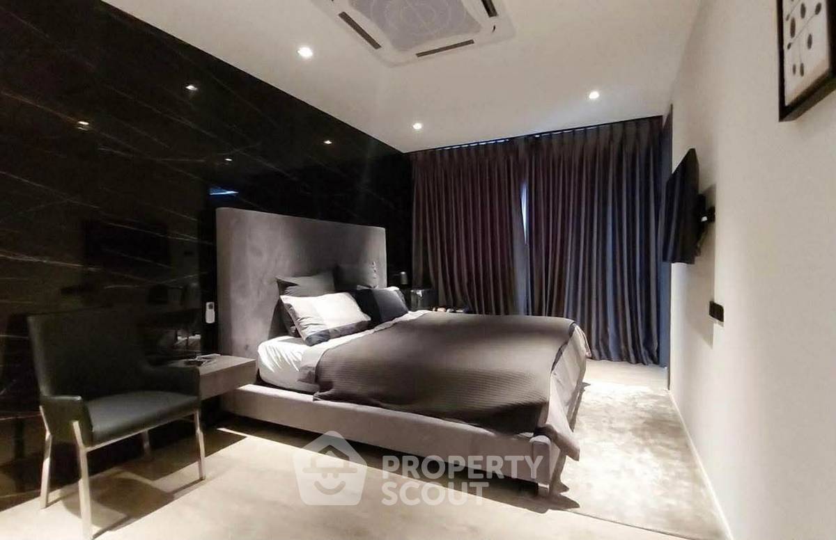 picture 6-BR Villa In Phratamnak, Bang Lamung | 162 Sqm For Sale (ID 3184042) - 10/12