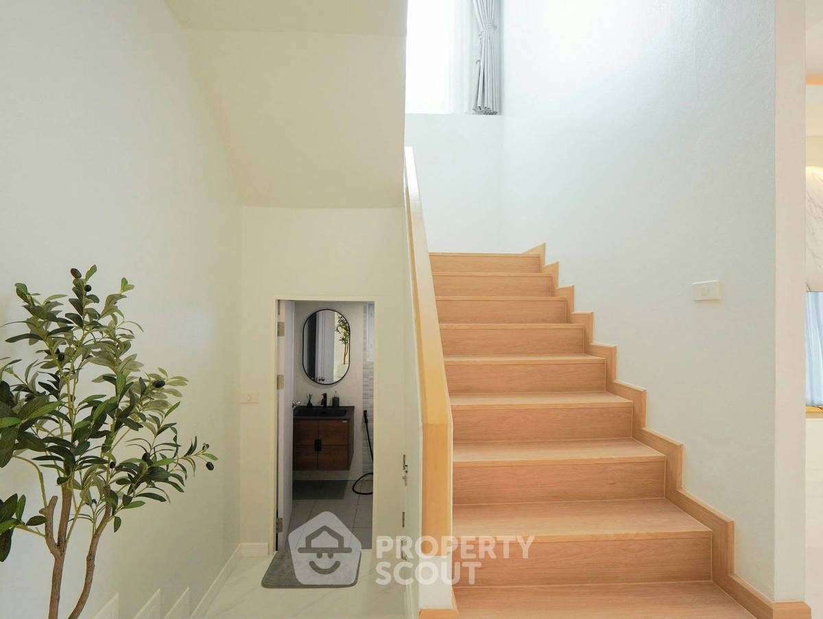 picture Spacious 3-BR 252 Sqm At Baan Suan Lalana Condominiums (ID 3183649) - 12/41
