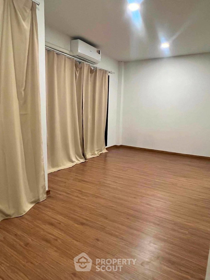 รูป ทาวน์เฮ้าส์ 4 ห้องนอน Lumpini Town Place Sukhumvit Srinakarin (ID 3172079) - รูปที่ 5/7