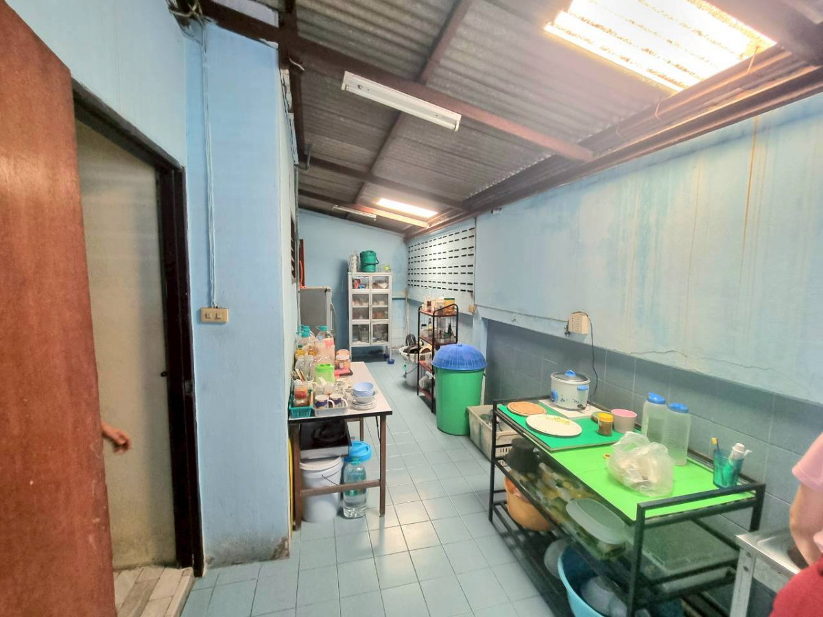picture Townhouse for sale, corner unit, located on Nawamin 74. - 28/28