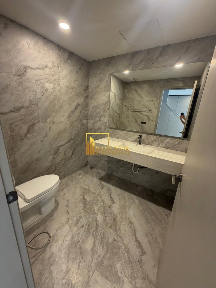 รูป Le Raffine 24 | Renovated 4 Bedroom Duplex Condo With Pool - BR62018CD - รูปที่ 17/32