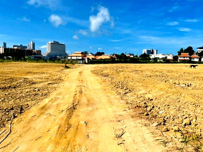 ที่ดิน ชลบุรี : ที่ดิน5ไร่2งานใกล้ทะเลหาดจอมเทียน50เมตร รูปแปลงสวย ราคาเบาๆ 