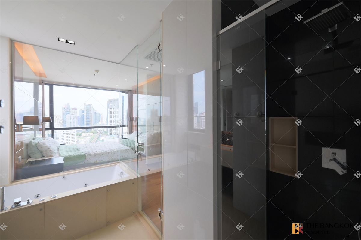 picture The Address Sukhumvit 28 near BTS Phrom Phong Move-in Ready, Just Bring Your Stuff - 9/10