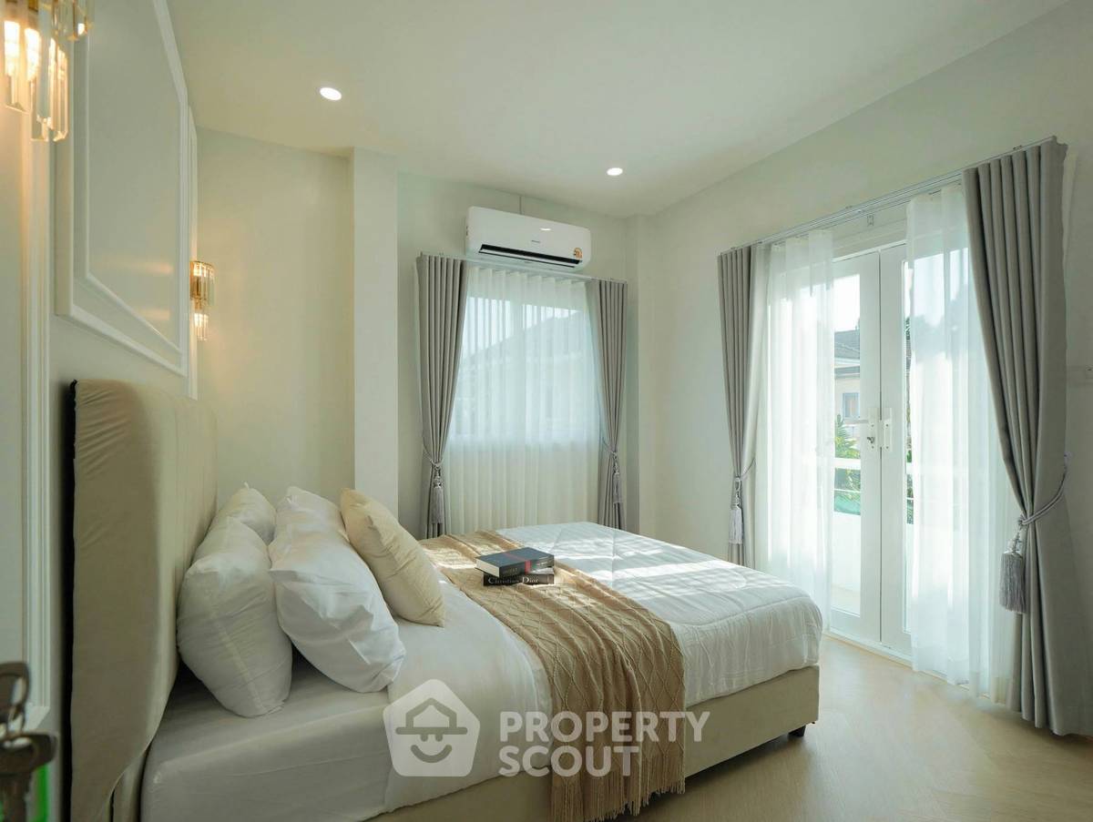 picture Spacious 3-BR 252 Sqm At Baan Suan Lalana Condominiums (ID 3183649) - 36/41