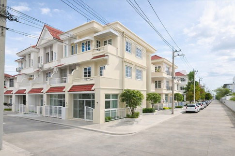 Chokchai 4 Townhome for rent, 3 floors, 4 bedrooms, 3 bathrooms. Near Satri Wittaya School 2 km. 36 sq m. 200 sq m. Suitable for residences,