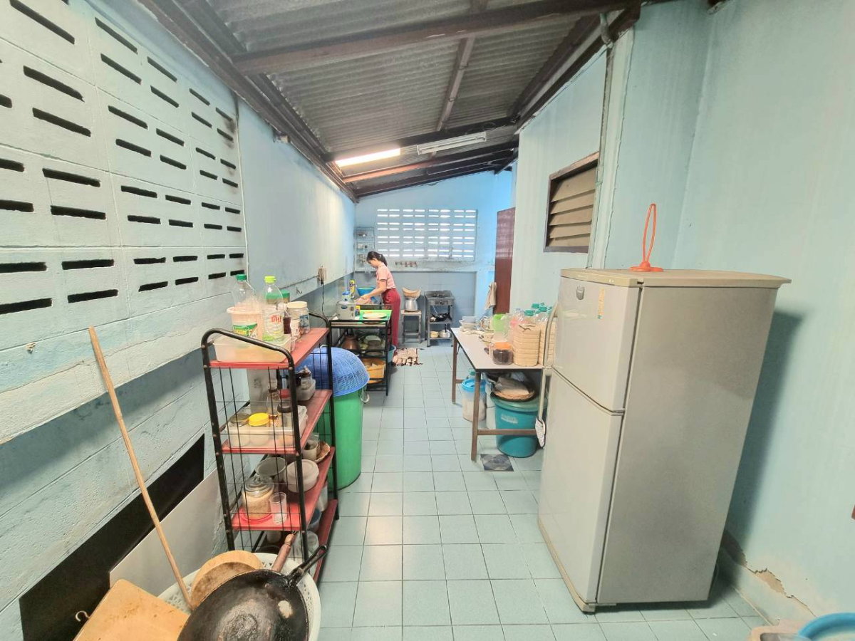 picture Townhouse for sale, corner unit, located on Nawamin 74. - 27/28