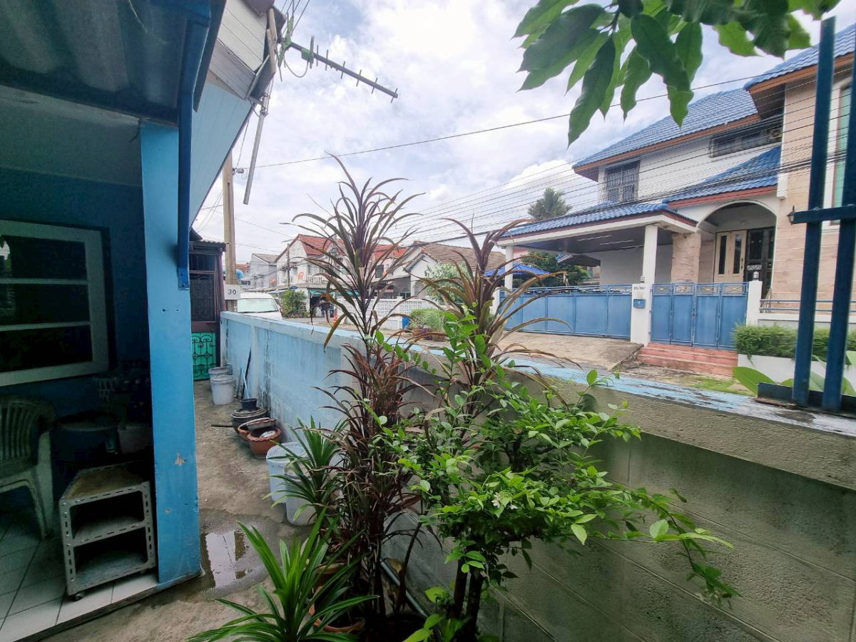 picture Townhouse for sale, corner unit, located on Nawamin 74. - 7/28