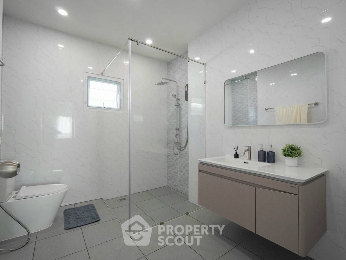 picture Spacious 3-BR 252 Sqm At Baan Suan Lalana Condominiums (ID 3183649) - 32/41