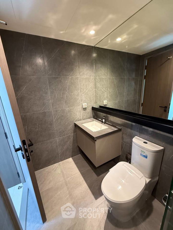 picture 1-BR The Extro Phayathai–Rangnam Near BTS Victory Monument (ID 3184062) - 6/17