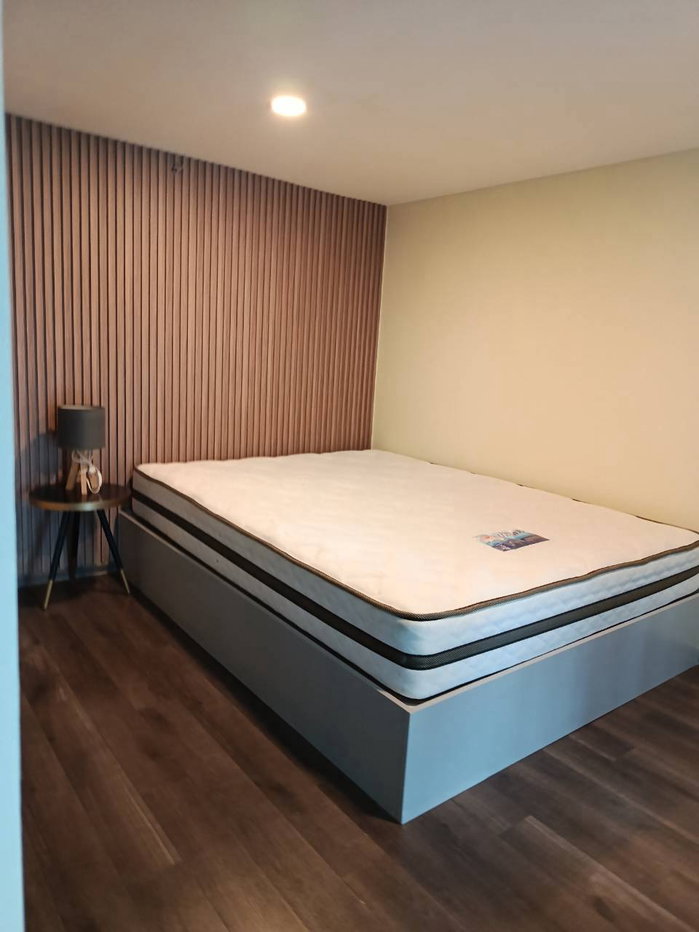 picture Condo for RENT : Knightsbridge Space Rama 9   𝐒𝐢𝐳𝐞 : 41 sqm. Duplex 1 Bed 1 Bath / City View /Corner room  𝐅𝐥𝐨𝐨𝐫 : 20th  ✅Fully furnished - 8/18