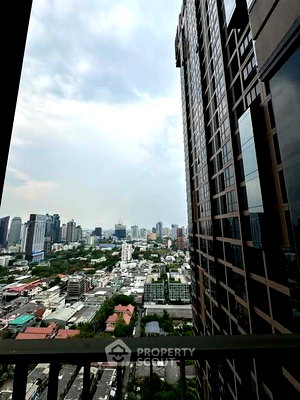 คอนโดให้เช่า : คอนโด 1 ห้องนอน ชั้น 29 Oka Haus Sukhumvit 36 ใกล้ BTS ทองหล่อ (ID 3183682)