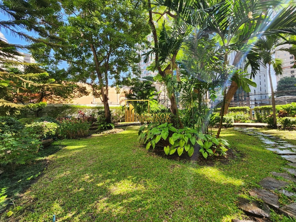 รูป Le Raffine 24 | Renovated 4 Bedroom Duplex Condo With Pool - BR62018CD - รูปที่ 28/32