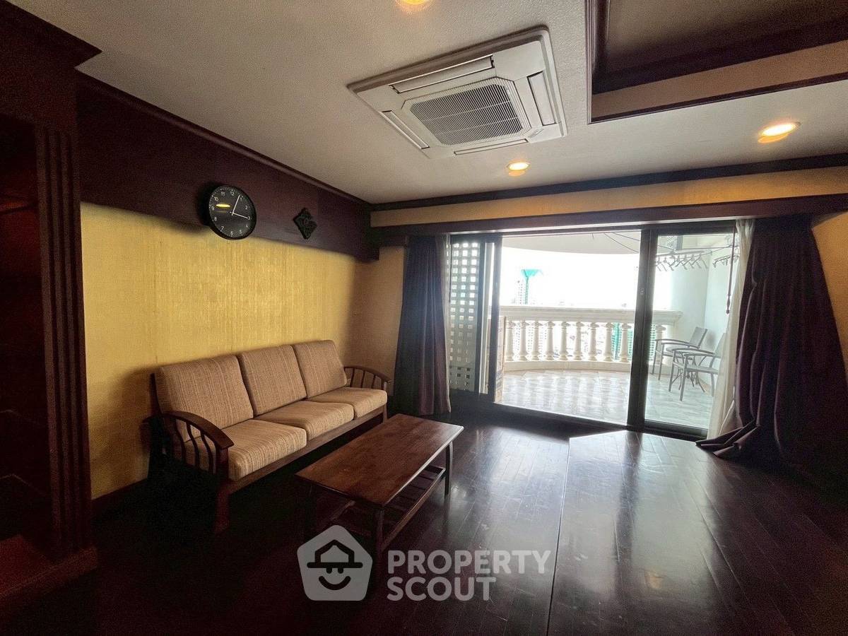 picture 40th-Floor 1-BR At Nusa State Tower Near BTS Saphan Taksin (ID 3035952) - 4/18