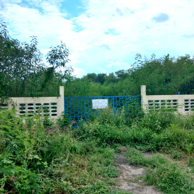 Land for sale Sai Noi Nonthaburi : Direct sale by owner— 2-rai plot on a main road (Khlong Khwang Subdistrict). Solidly filled 10 years ago and enclosed by a brick wall