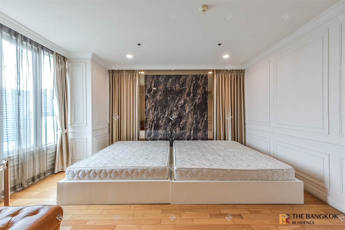 picture The Empire Place Beautiful Room, Good Condition - 6/10