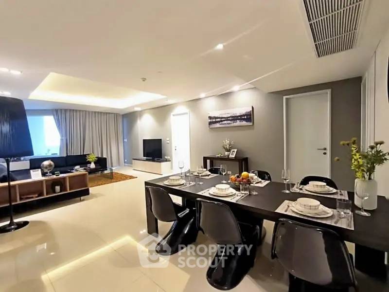 picture Spacious 2-BR 148 Sqm At La Royale Beach Condo Pattaya (ID 1556610) - 4/15