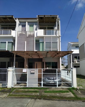 📌 ให้เช่าทาวน์เฮาส์ โครงการ บ้านใหม่ พระราม 9 – ศรีนครินทร์ 3 ชั้น 3 ห้องนอน 3 ห้องน้ำ