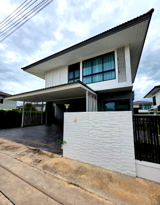 เช่าบ้านเดี่ยว อุดรธานี : บ้านใหม่ ในโครงการใหม่ 4ห้องนอน มีอ่างอาบน้ำ