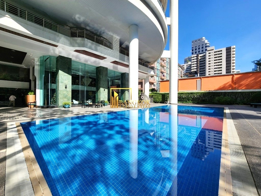 รูป Le Raffine 24 | Renovated 4 Bedroom Duplex Condo With Pool - BR62018CD - รูปที่ 18/32