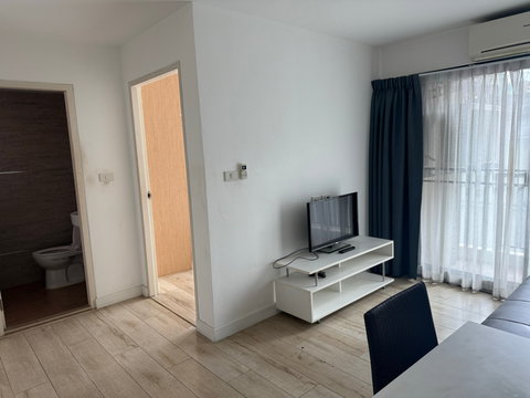 📣 Ladprao 15~ Condo for rent near MRT Ladprao 350 meters, 4 minutes walk ~ with refrigerator, TV ~ corner room
