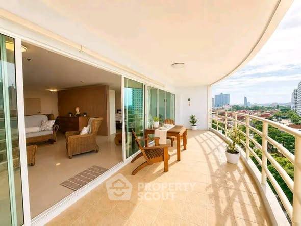 picture Spacious 1-BR 101 Sqm View Talay 5 Condominium Jomtien (ID 3182839) - 4/10