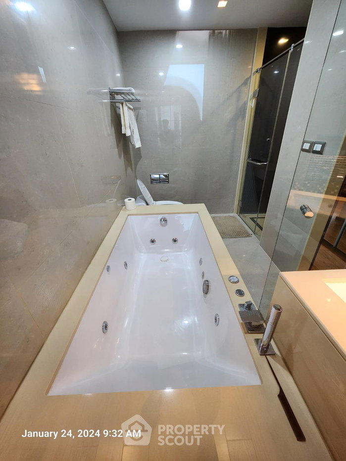 picture 100m To ARL Makkasan | 26th-Floor 2-BR At The Address Asoke (ID 824352) - 8/16