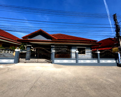 เช่าบ้านเดี่ยว เดอะ โมเดิร์น จิมส์ ช็อปปิ้ง มอลล์ : เช่าบ้าน  วรรณทิพย์วิลเลจ 1 หนองปรือ บางละมุง ชลบุรี CX-157689 ✅ ทักไลน์ @connexproperty ตอบทันที ทีมงานมืออาชีพ ✅