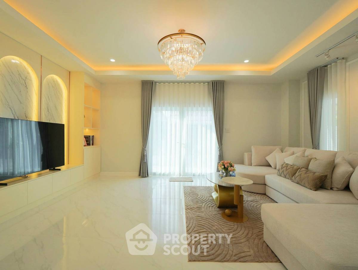 picture Spacious 3-BR 252 Sqm At Baan Suan Lalana Condominiums (ID 3183649) - 9/41