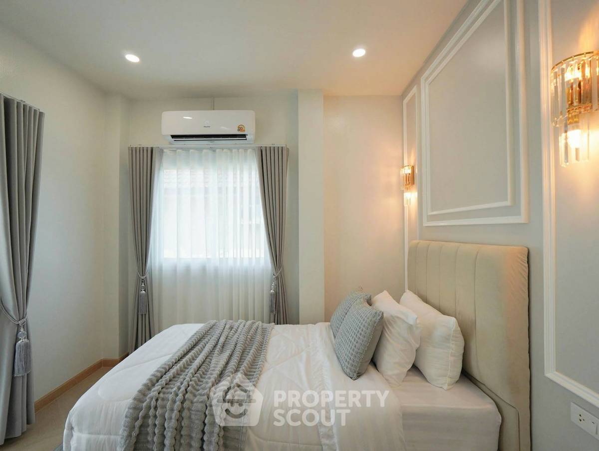 picture Spacious 3-BR 252 Sqm At Baan Suan Lalana Condominiums (ID 3183649) - 33/41