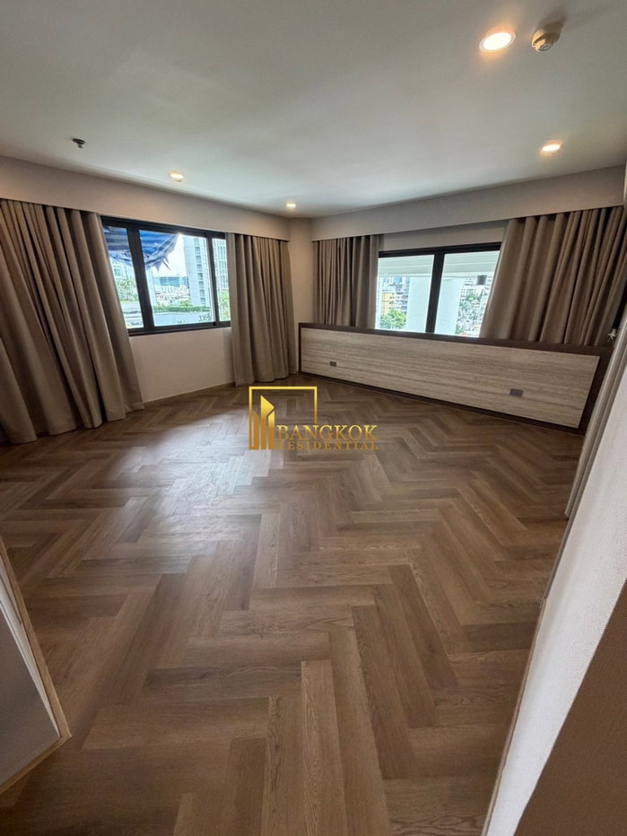 รูป Le Raffine 24 | Renovated 4 Bedroom Duplex Condo With Pool - BR62018CD - รูปที่ 8/32