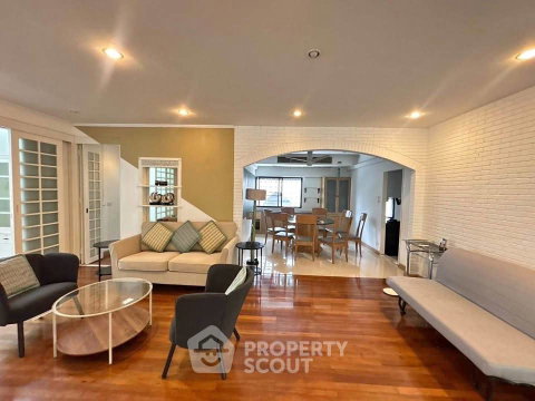 Pet-Friendly 3-BR Siam Penthouse 2 Near MRT Lumphini (ID 3183846)