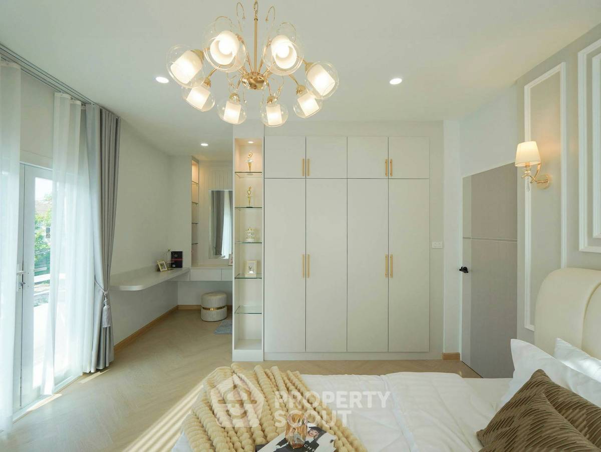 picture Spacious 3-BR 252 Sqm At Baan Suan Lalana Condominiums (ID 3183649) - 28/41