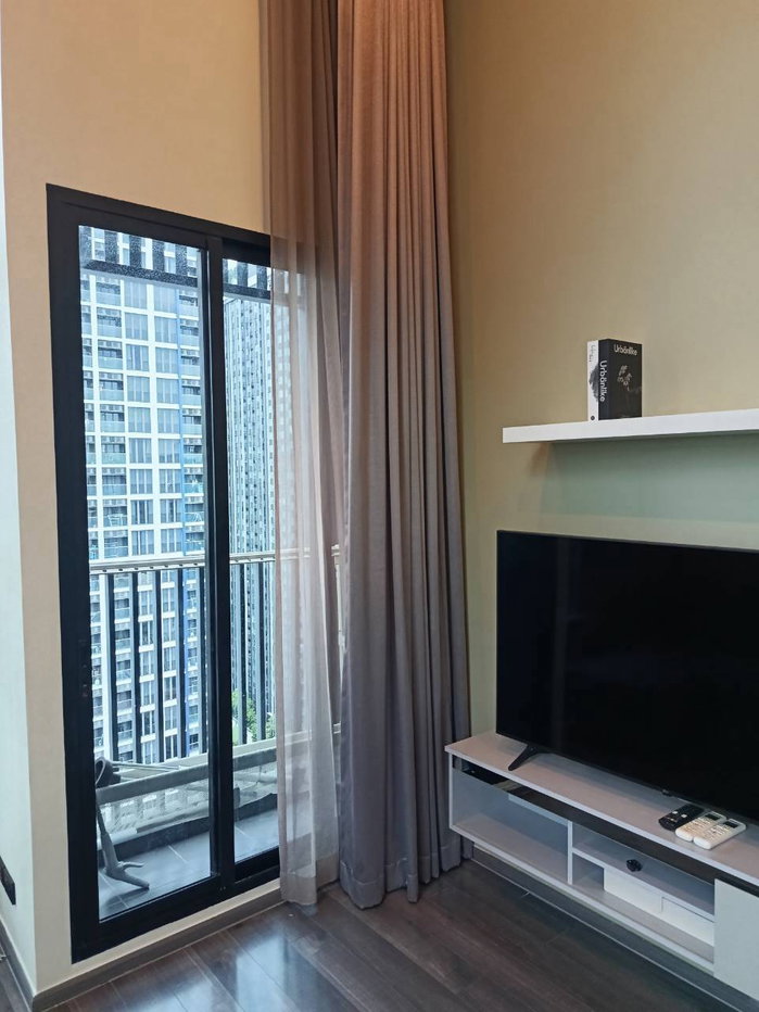 picture Condo for RENT : Knightsbridge Space Rama 9   𝐒𝐢𝐳𝐞 : 41 sqm. Duplex 1 Bed 1 Bath / City View /Corner room  𝐅𝐥𝐨𝐨𝐫 : 20th  ✅Fully furnished - 10/18