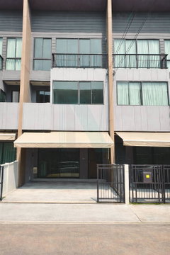 📌 ขายทาวน์โฮม โครงการ บ้านกลางเมือง วัชรพล 3 ชั้น 3 ห้องนอน 3 ห้องน้ำ