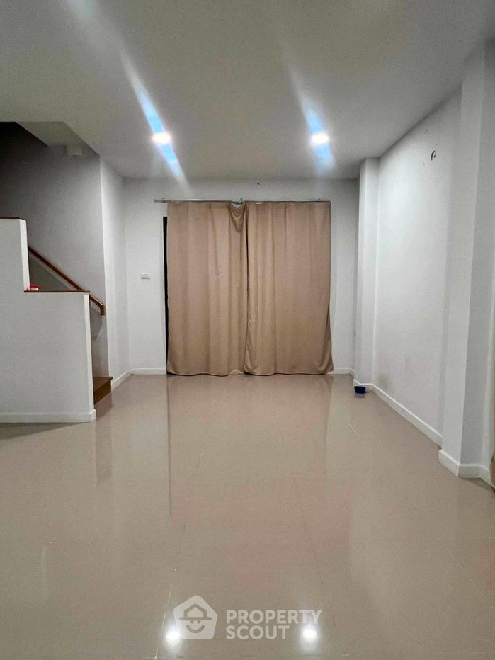 รูป ทาวน์เฮ้าส์ 4 ห้องนอน Lumpini Town Place Sukhumvit Srinakarin (ID 3172079) - รูปที่ 4/7