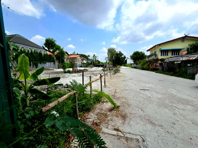 Land for sale Phra Khanong : Land with existing building for sale, Sukhumvit Soi 101/1, near BTS Punnawithi (Vachirathamsathit 38) (N.2085)